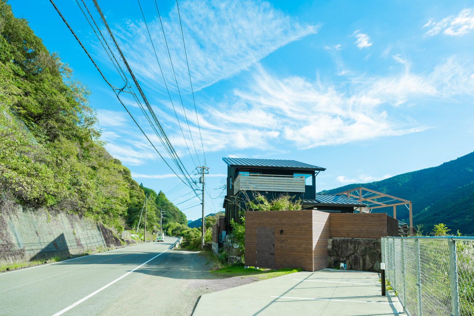 仁淀川を望む犬と泊まれる一棟貸しヴィラ VILLA MOITOS NIYODOの外観